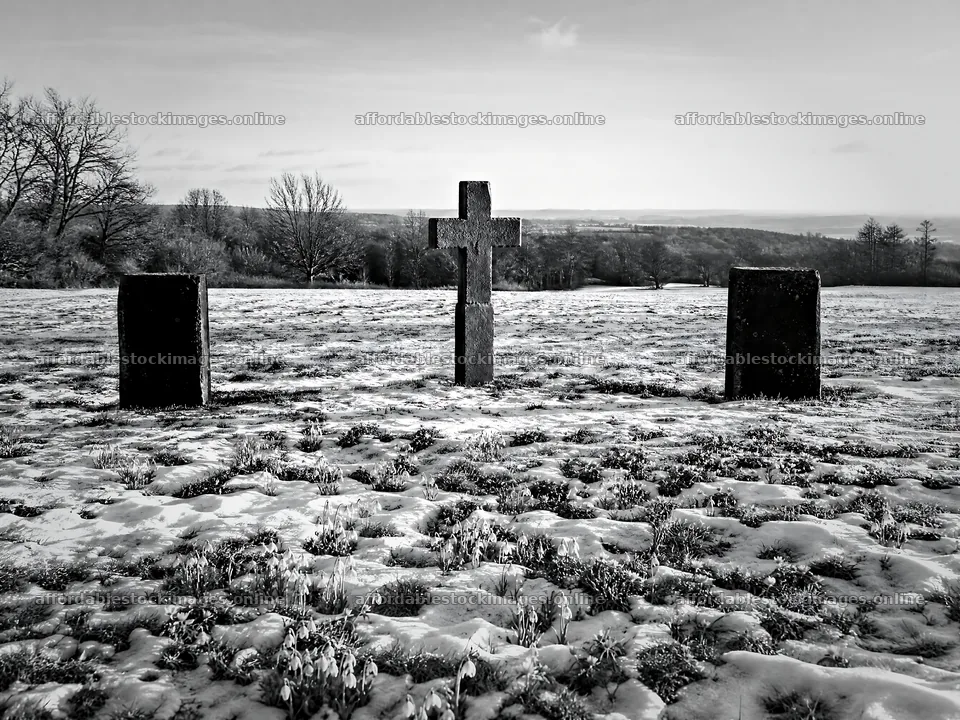 Christian cross in winter meadow with low sunlight – stock images 9166x6874